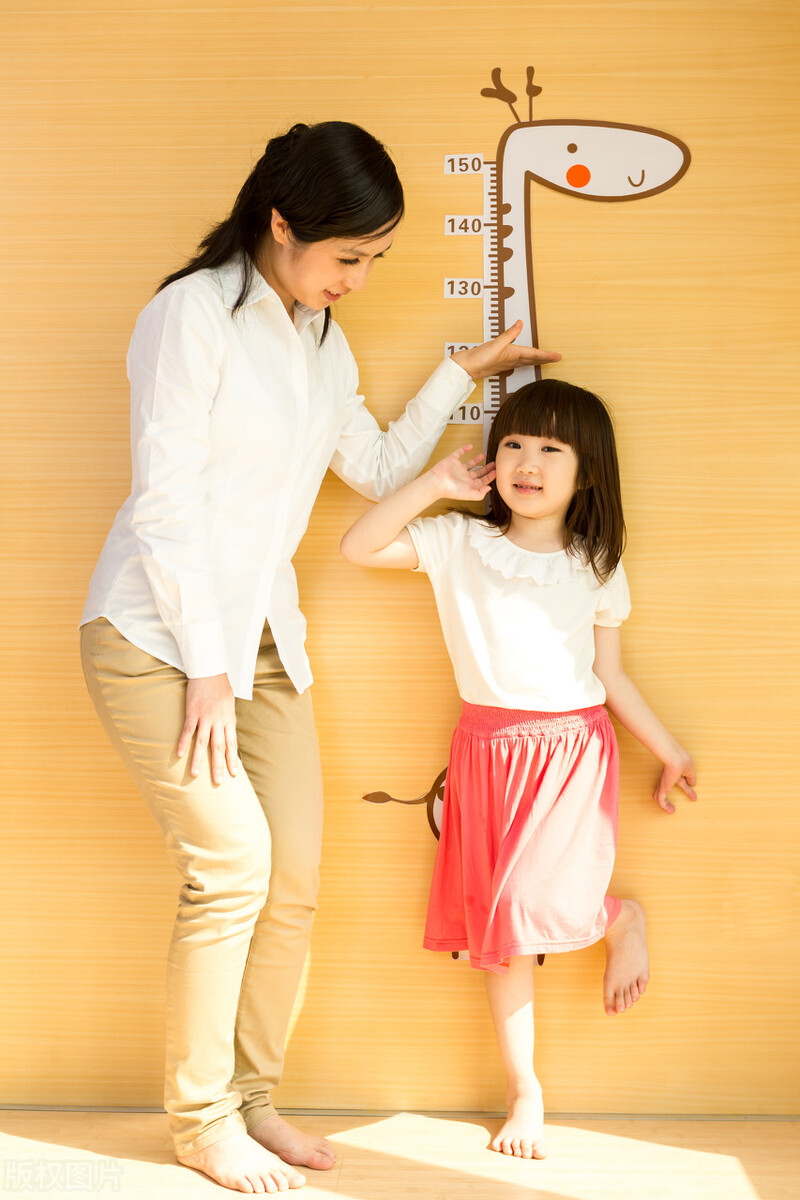 现在的孩子的标准身高是什么,快来看一下你家孩子身高达标了吗