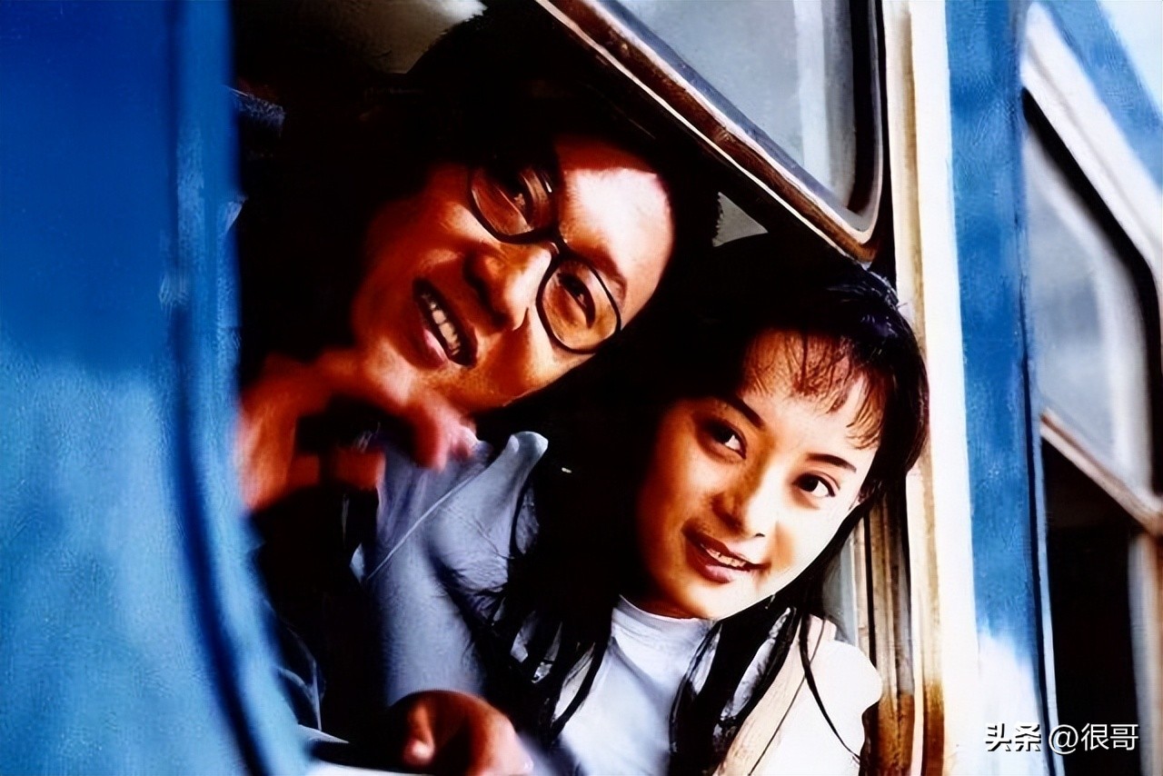 胡同赵露思侯明昊合照,胡同赵露思侯明昊路透