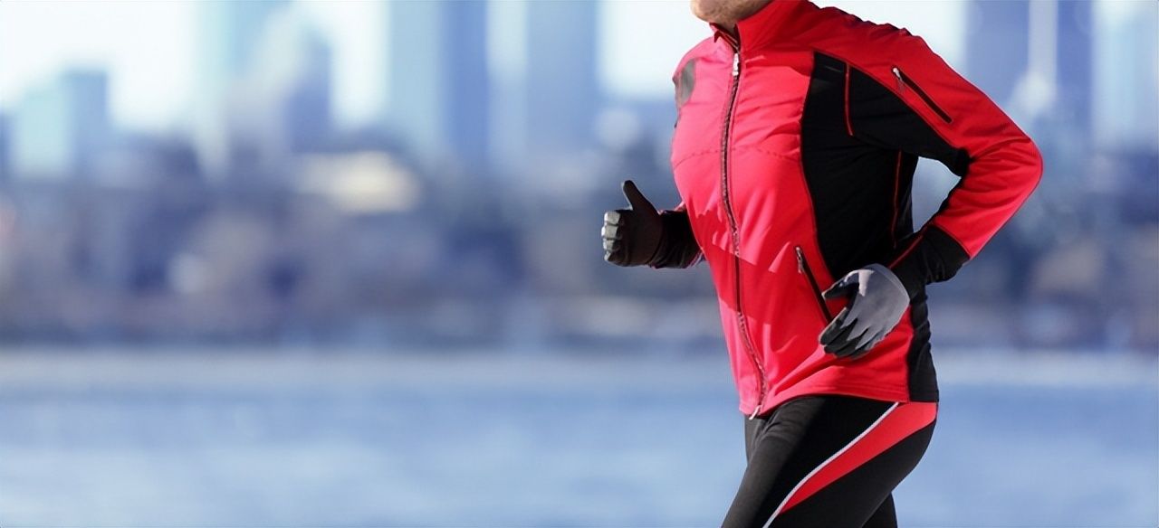 冬季运动衣服兼顾日常穿搭,冬季运动穿衣高级感配色