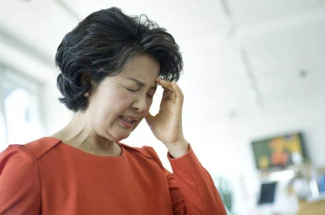 月经有这几个表现说明你快绝经了,什么样的月经来了算正常