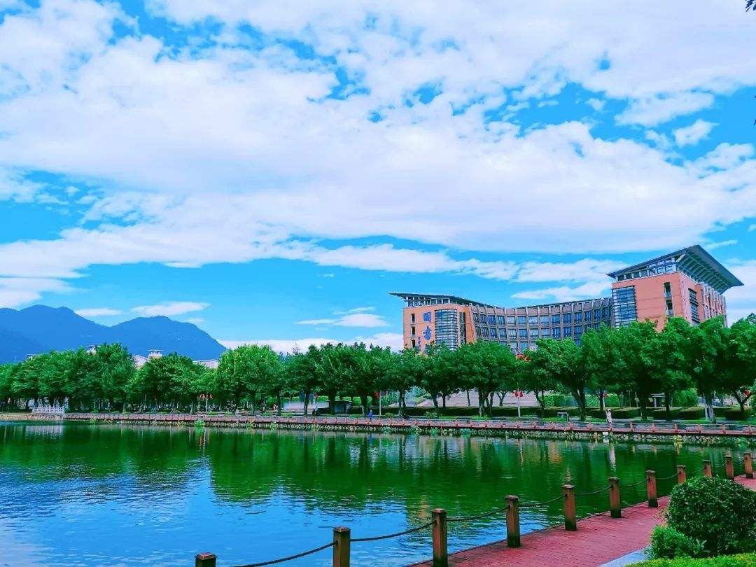 “天涯海角”一师范:实力真的很强悍!分低实力强,值得报考