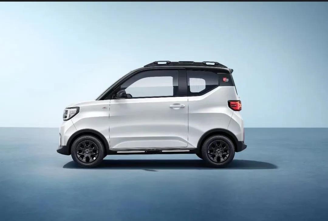 当大玩具“GB”与足球不期而遇