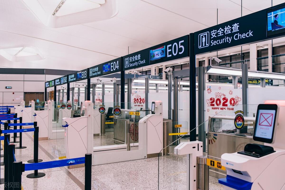 安全出国：禁止携带物品的重要提示