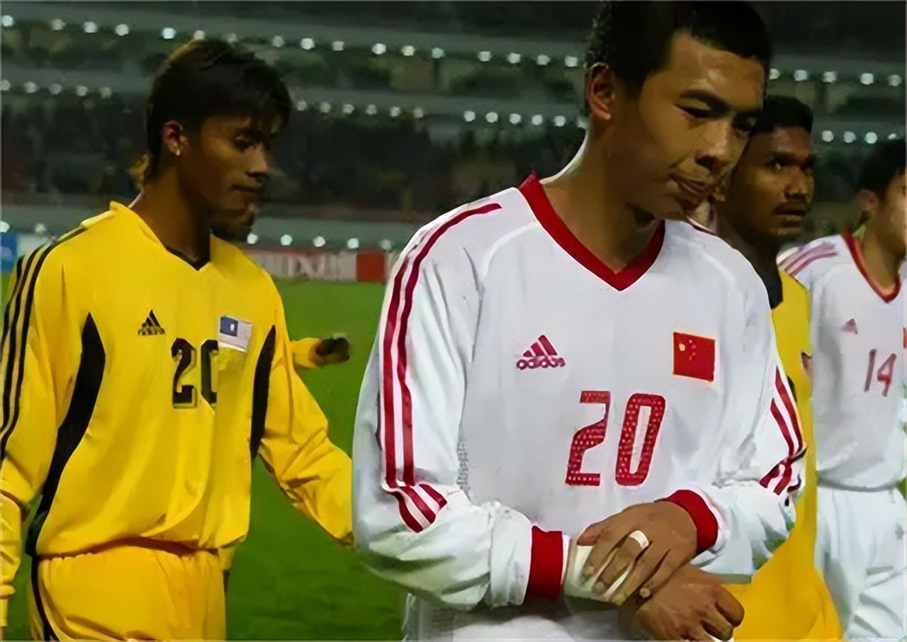 徐亮被外援抢任意球,徐亮评价赵本山足球