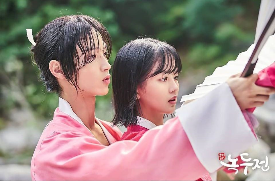 衣袖红镶边韩剧在哪个网站可以看,韩剧衣袖红镶边什么时间更新