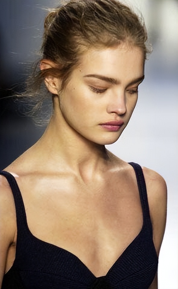 天降壕姐！LV太子妃通过测DNA找到失散多年亲妹，带她巴黎豪华游