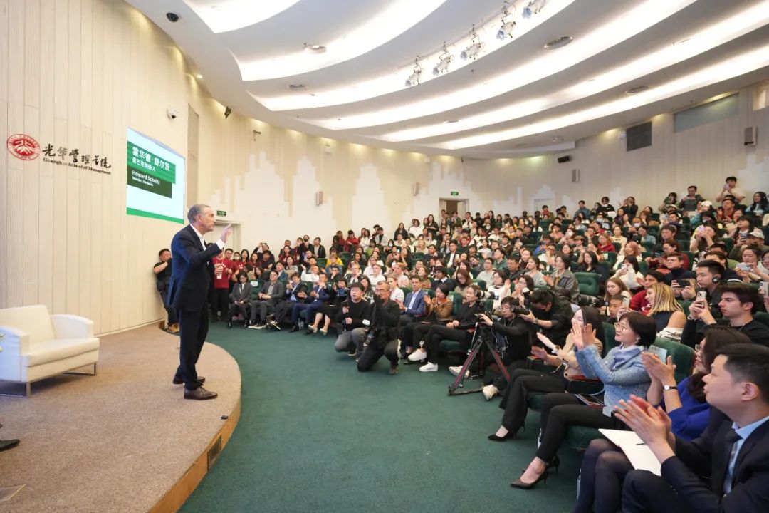 星巴克之父舒尔茨完整版,星巴克创始人舒尔茨的逆袭之路