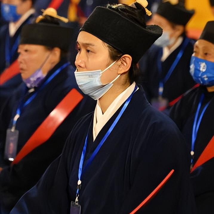 哈尔滨美女高材生：离婚后出家当道士，卖房修道观，25岁当上住持