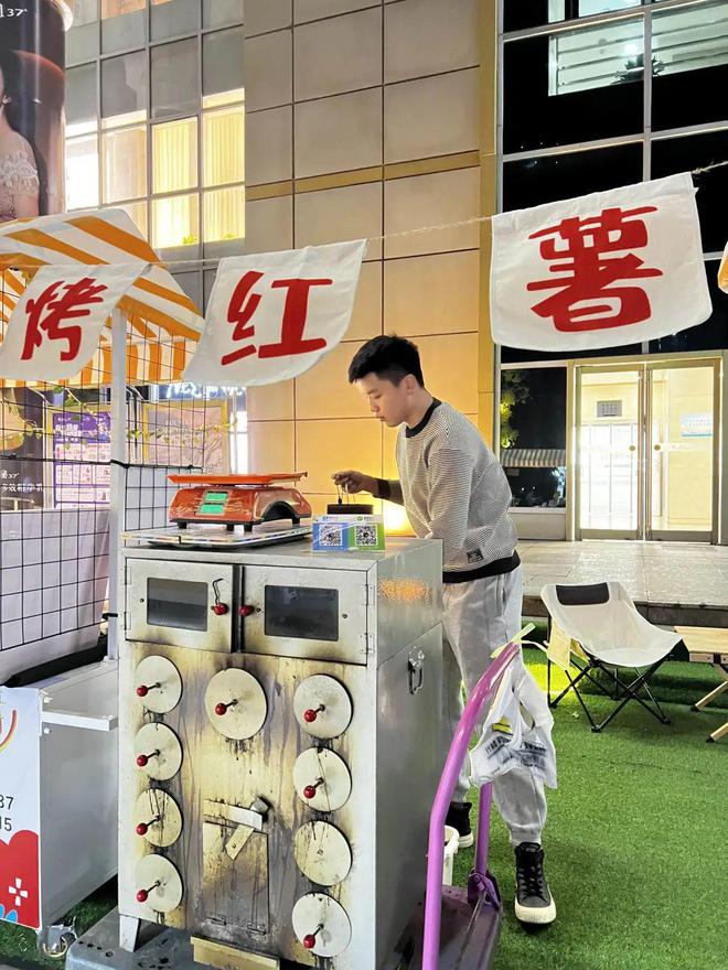 90后放弃过万月薪辞职摆摊,辞职摆摊真的赚钱吗