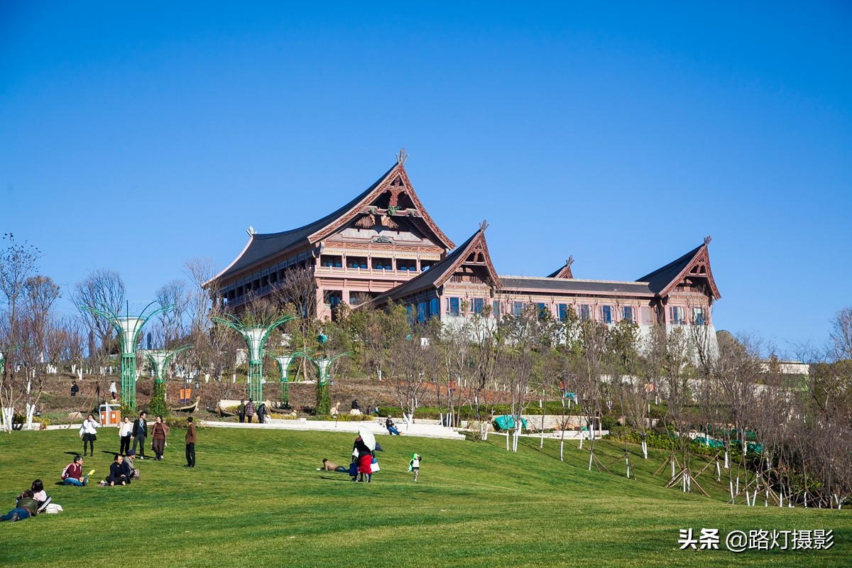 8月避暑适合旅游的地方推荐,8月适合去哪里旅行避暑