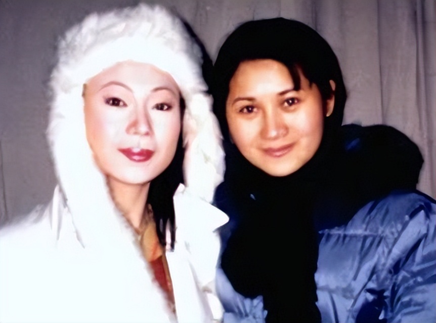 恶心娱乐圈黑幕，陪玩、陪睡、*规则潜**都不足为奇，揭开内娱遮羞布