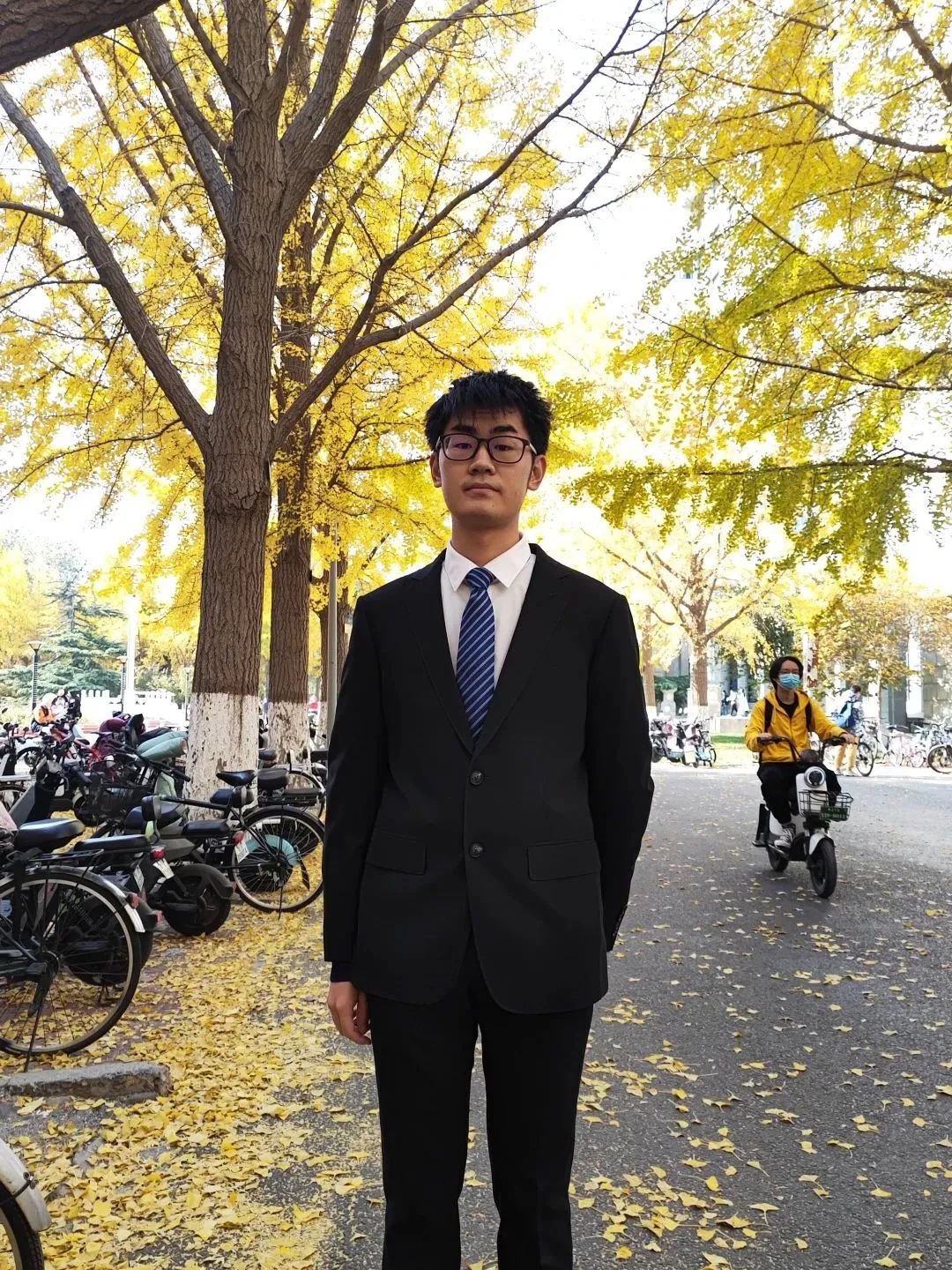 闪闪发光的勋章,闪闪发光的荣誉证书