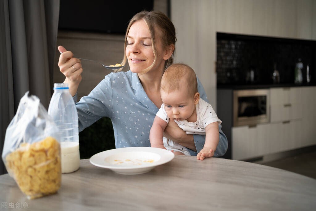 脚蹬拉力器的锻炼方法瘦肚子,腹部拉力器能瘦肚子吗