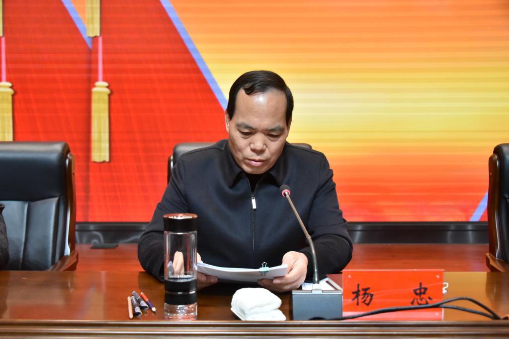 校（院）委理论学习中心组专题学习“省市*党**政主要领导干部学习贯彻*党**的十九届六中全会精神专题研讨班”精神