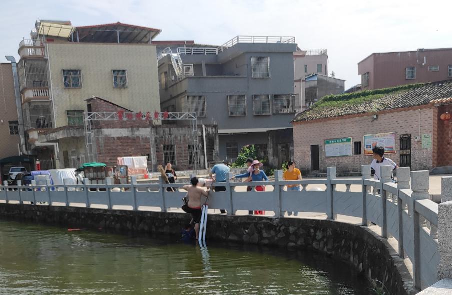 德邦快递救人,德邦小哥见义勇为