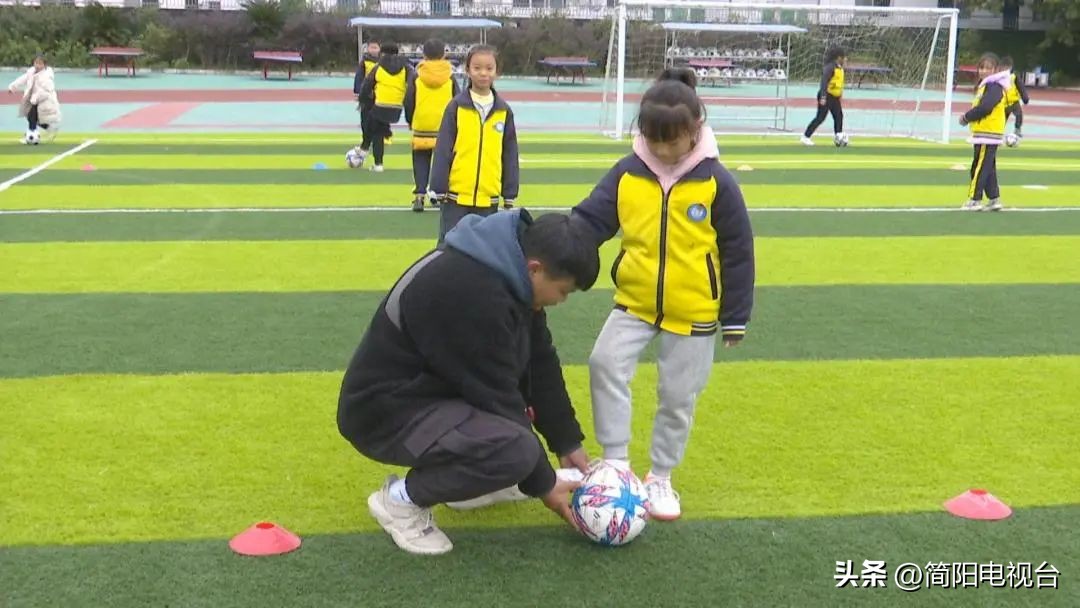 卡塔尔太远~来看这个小学“足”够精彩！