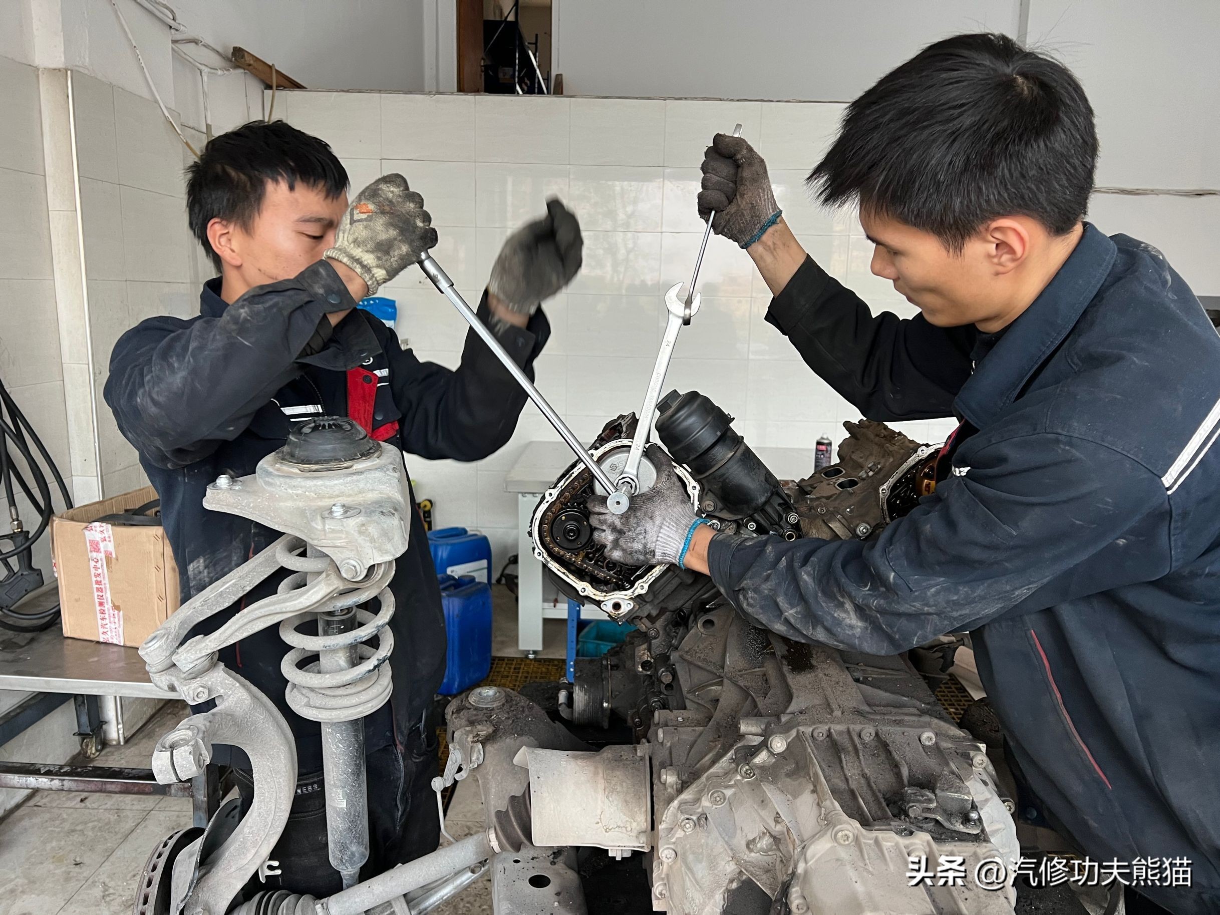 翻新60年前的奥迪,老车翻新奥迪a6发动机