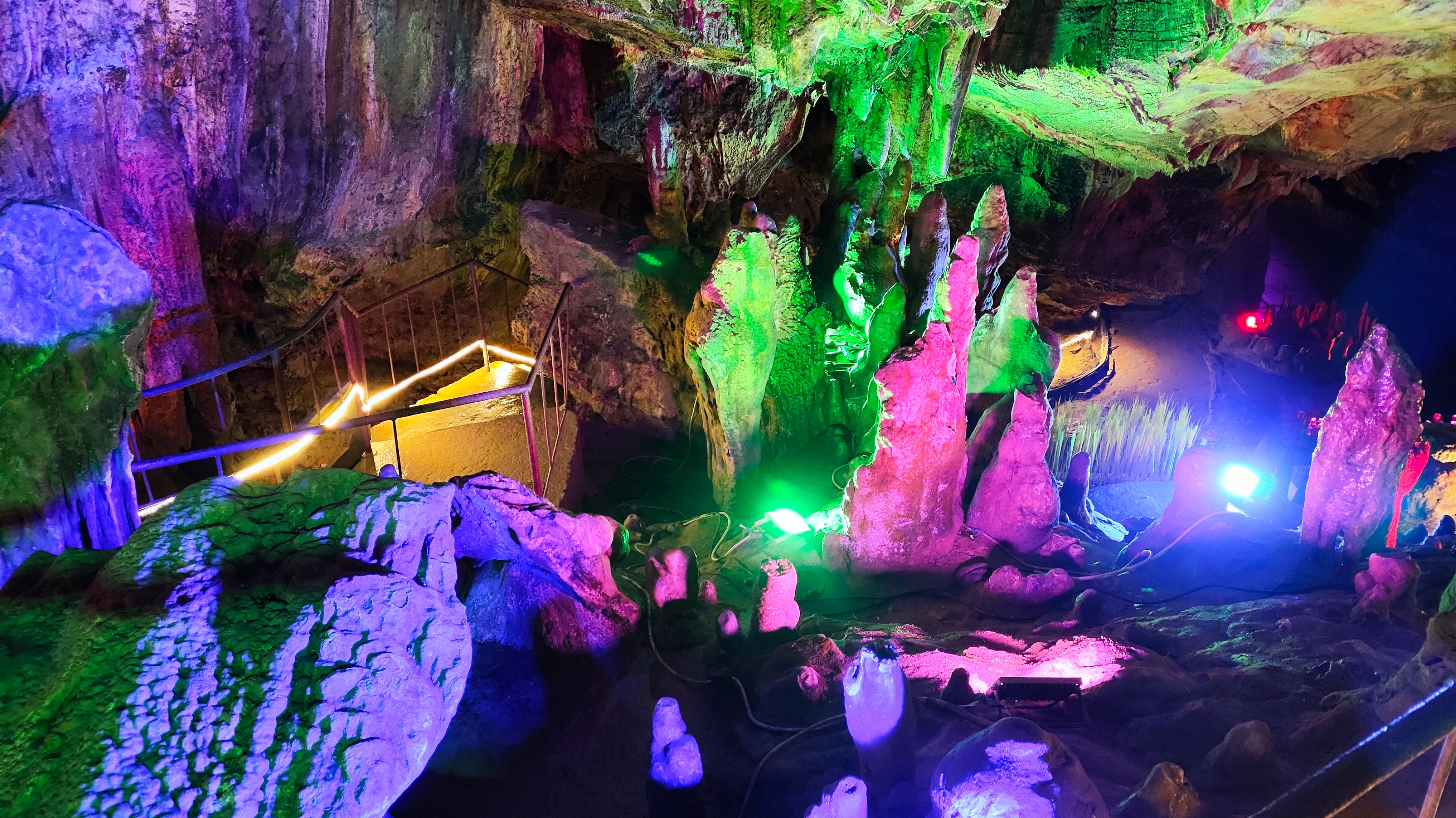 博山开元溶洞门票10月30日免费吗,博山溶洞和开元溶洞哪个更好