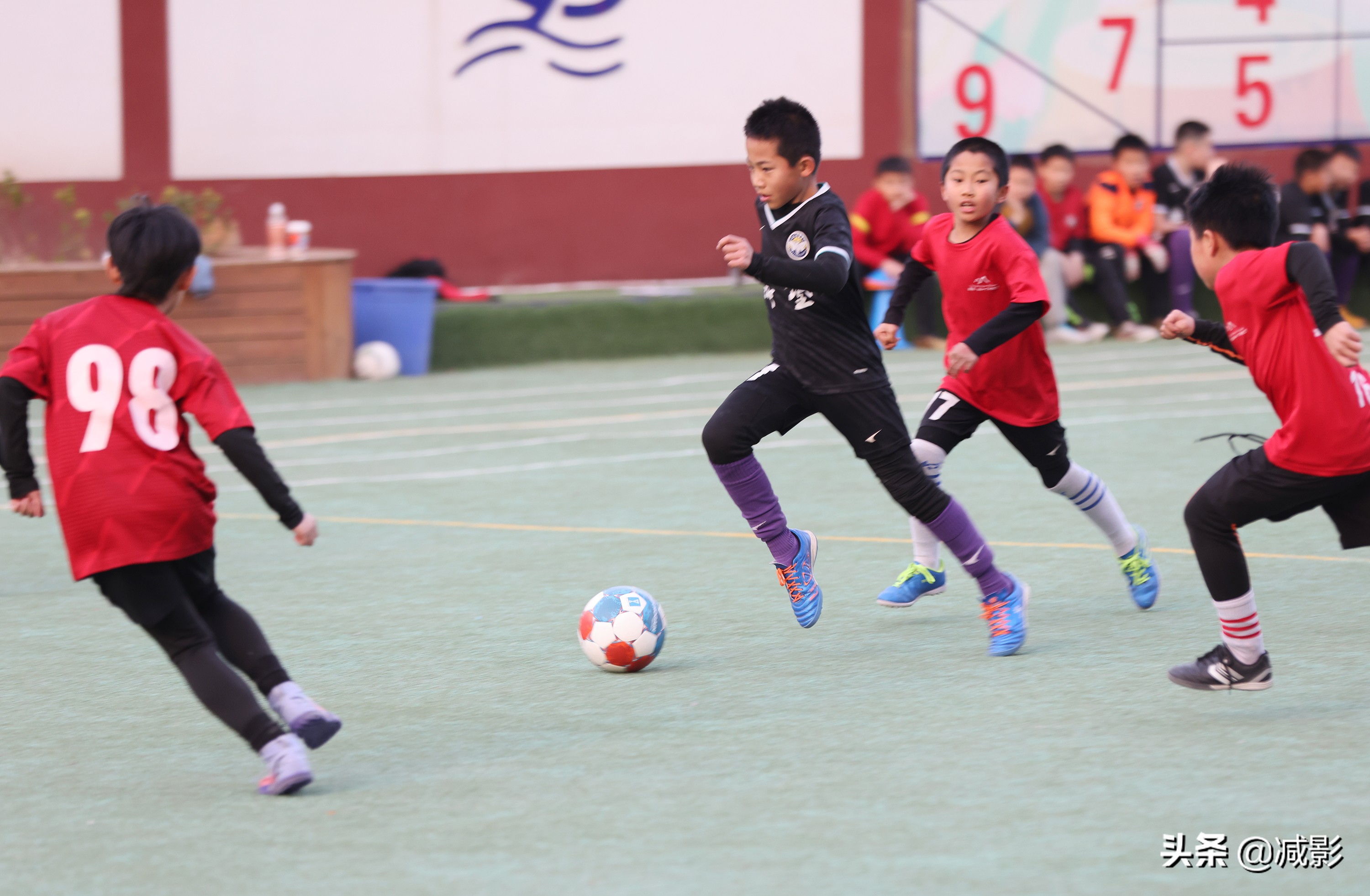 中国足球小将在街头,足球运动员小小少年