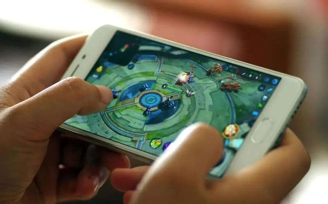 手机充电忘拔对手机寿命的影响,电没充满就拔会减少电池寿命吗