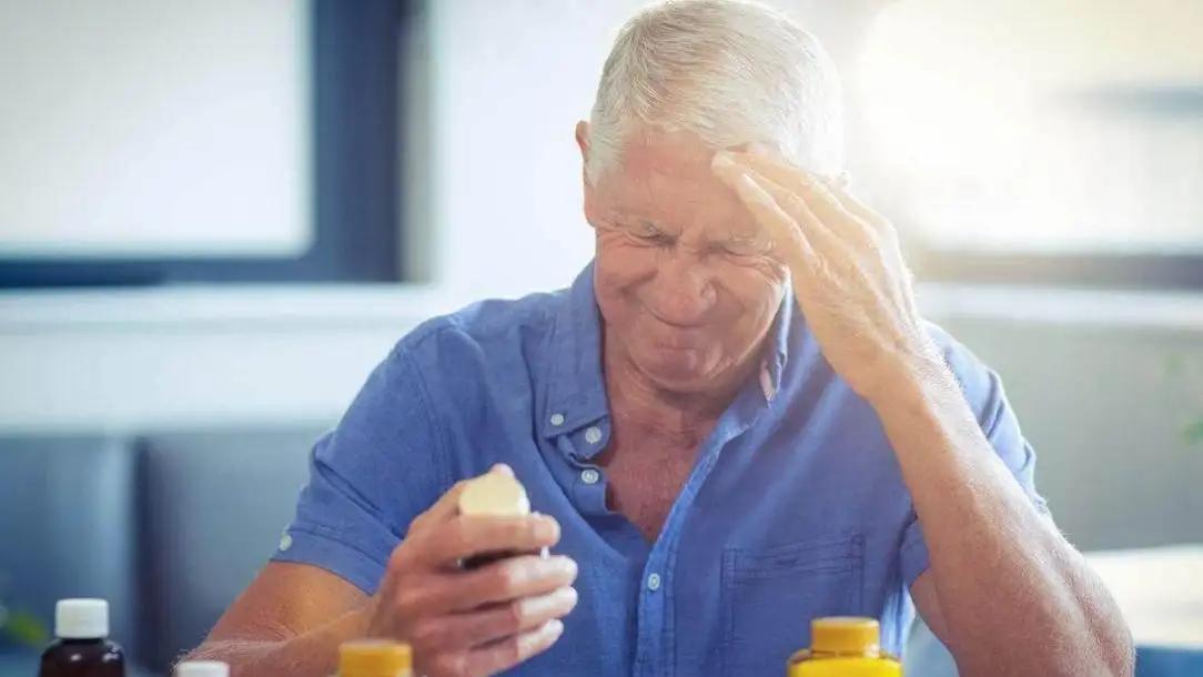 老年人睡不着脑供血不足怎么回事,老年人患有脑供血不足可以针灸吗