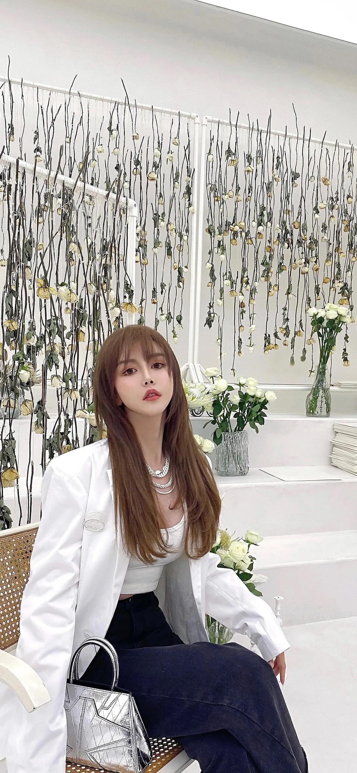 蓝红色美女全屏壁纸,二次元美女壁纸全屏