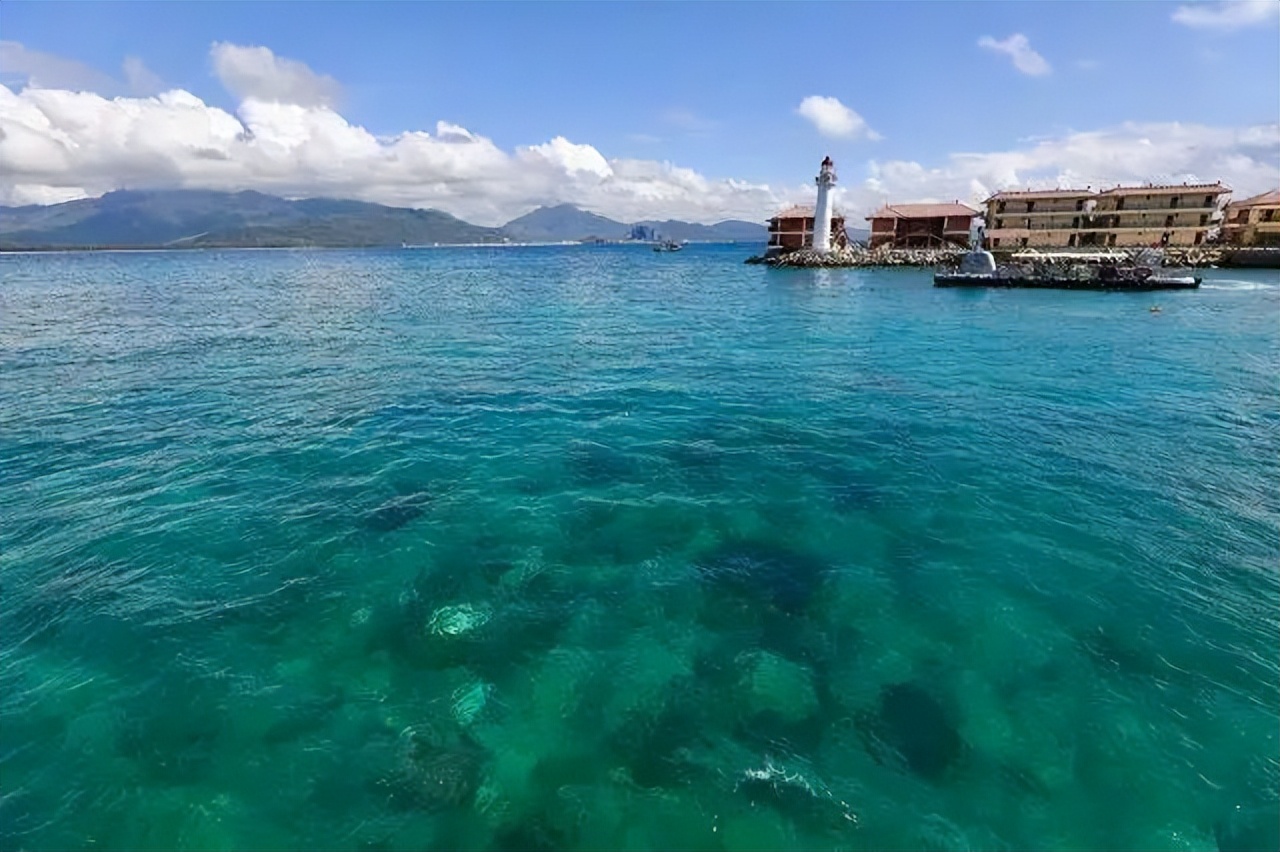 海南晴天的沙滩,海南阳光下的海