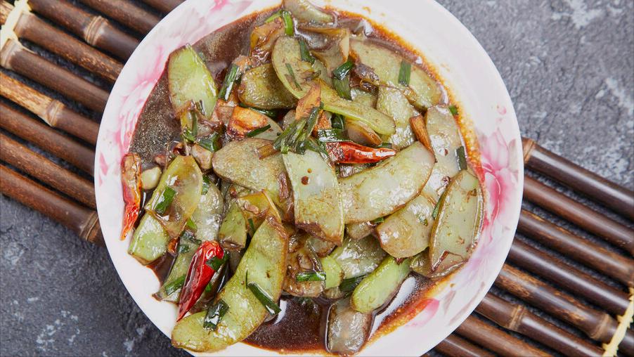 这种野菜做成凉菜非常好吃,美味下饭野菜新做法