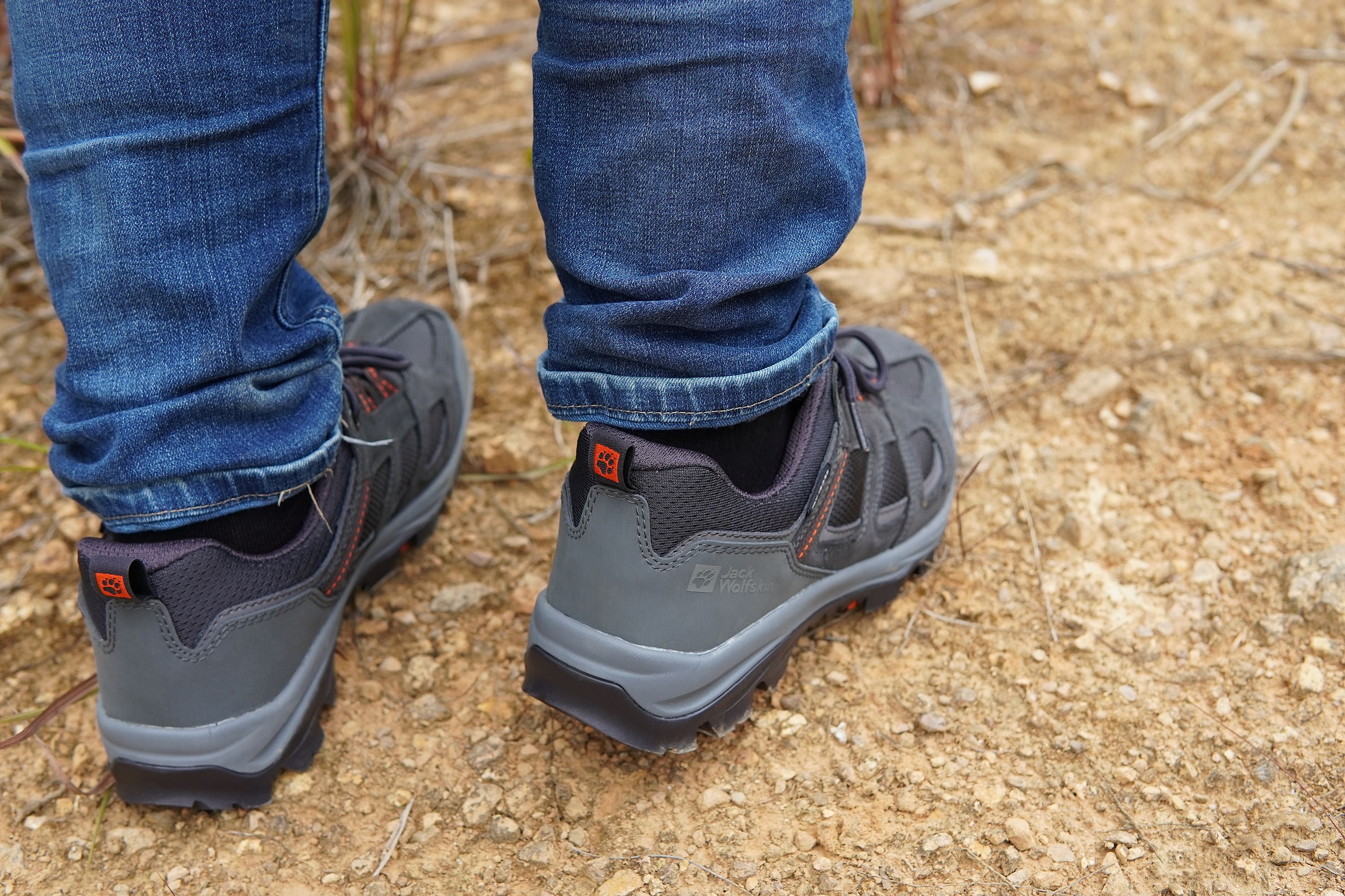 防水防油抓地力强的鞋,防水抓地性强而且轻的鞋