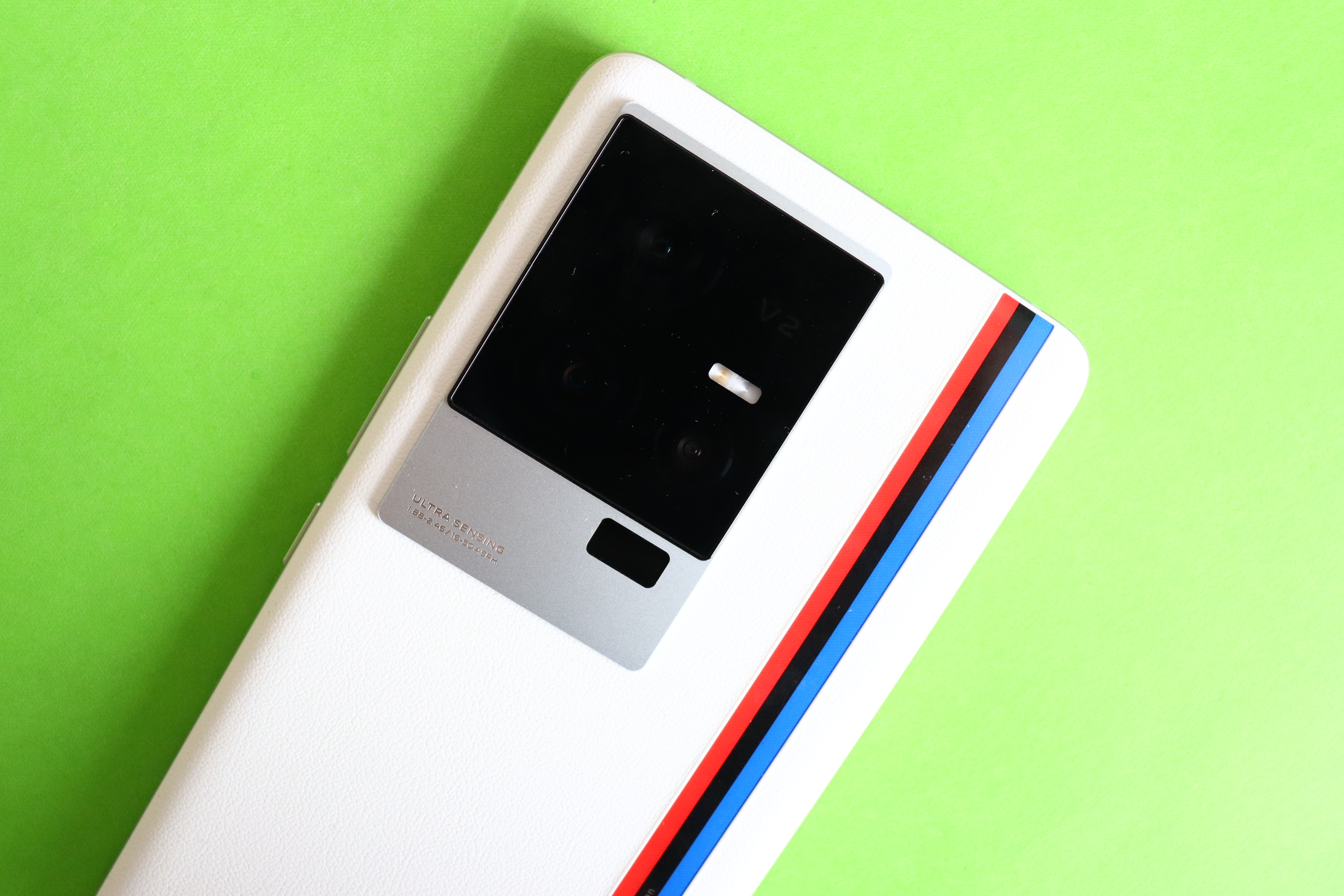 iQOO11是地表最强直屏旗舰吗,国产直屏旗舰iqoo11测评拍摄