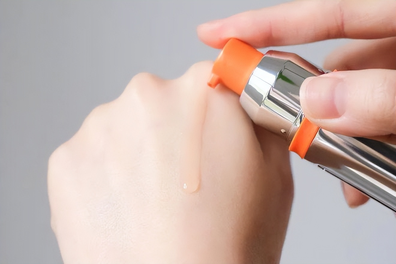 适合皮肤暗黄的精华大牌干皮夏季,女生皮肤暗黄护肤品推荐