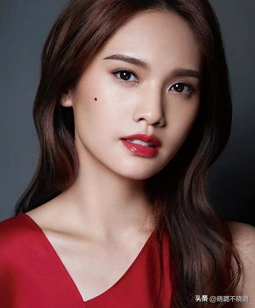 脸上这4个部位有痣到老都优雅,脸上这四处有痣是天生的美人