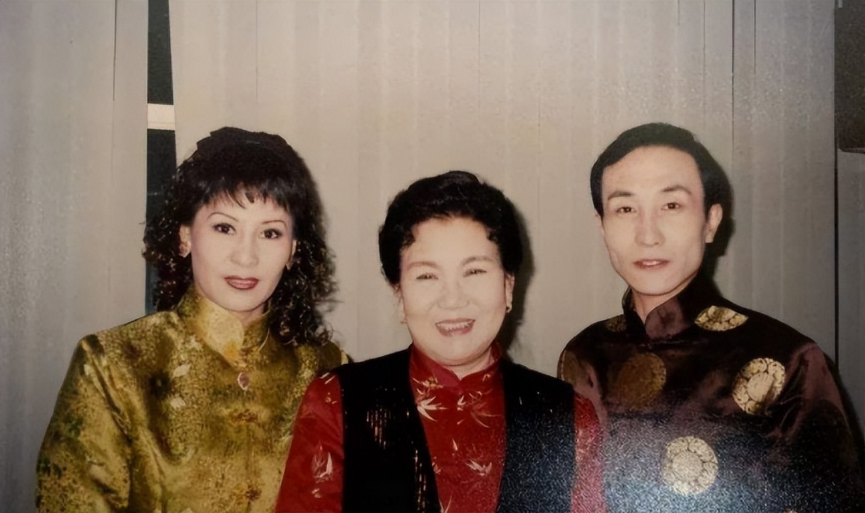 刘嘉玲遭绑架，王志文险被封杀，2000年的娱乐圈一瓜接一瓜！