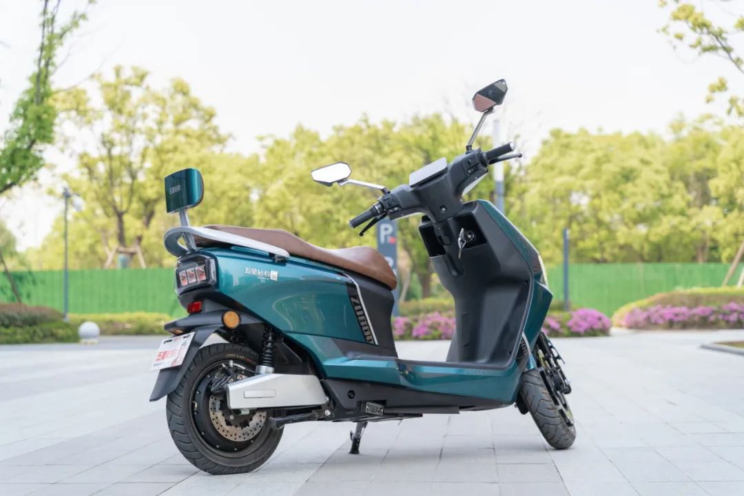 动力强能爬坡的越野车,动力强劲适合爬坡的电动车