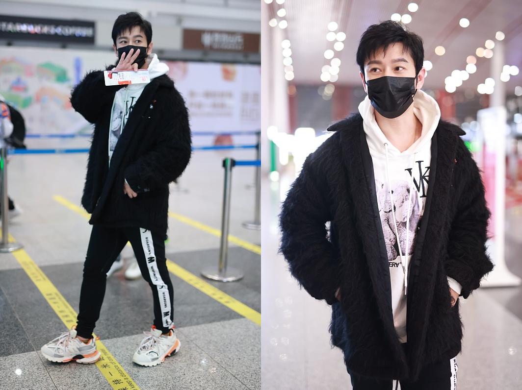 黄晓明戴渔夫帽搭白西装潮流减龄,黄晓明蓝色拼接外套