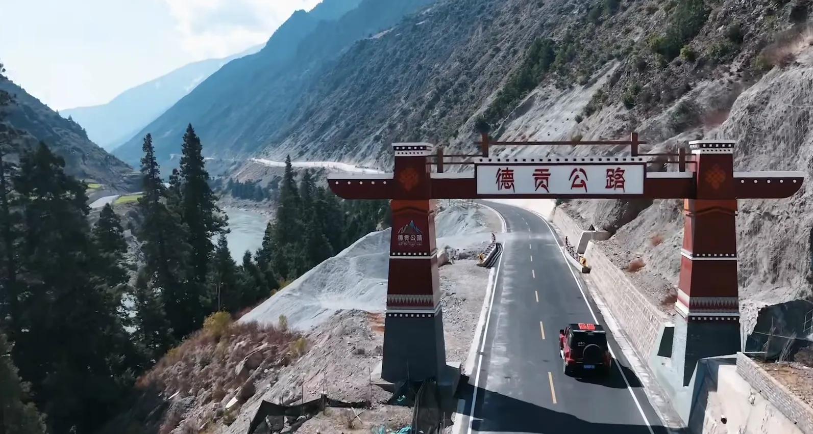 德钦贡山公路,德贡公路自驾最佳时期