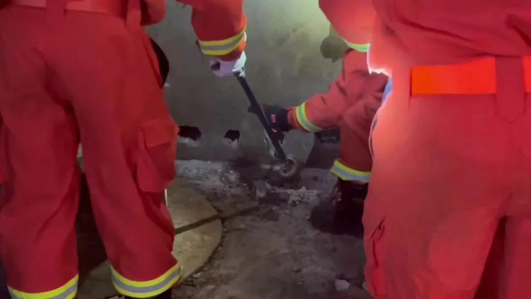 为什么家里进蛇不能打看完涨知识,家里进蛇怎么办蛇怕什么