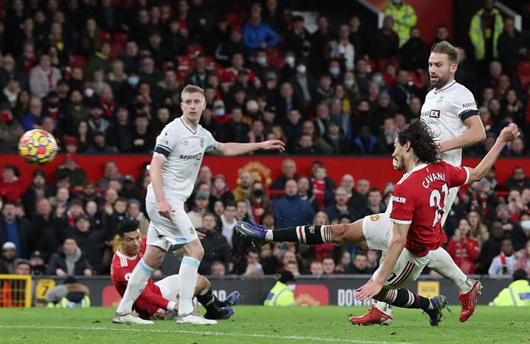 曼联最新的比赛c罗70米回防,曼联c罗从禁区外争顶