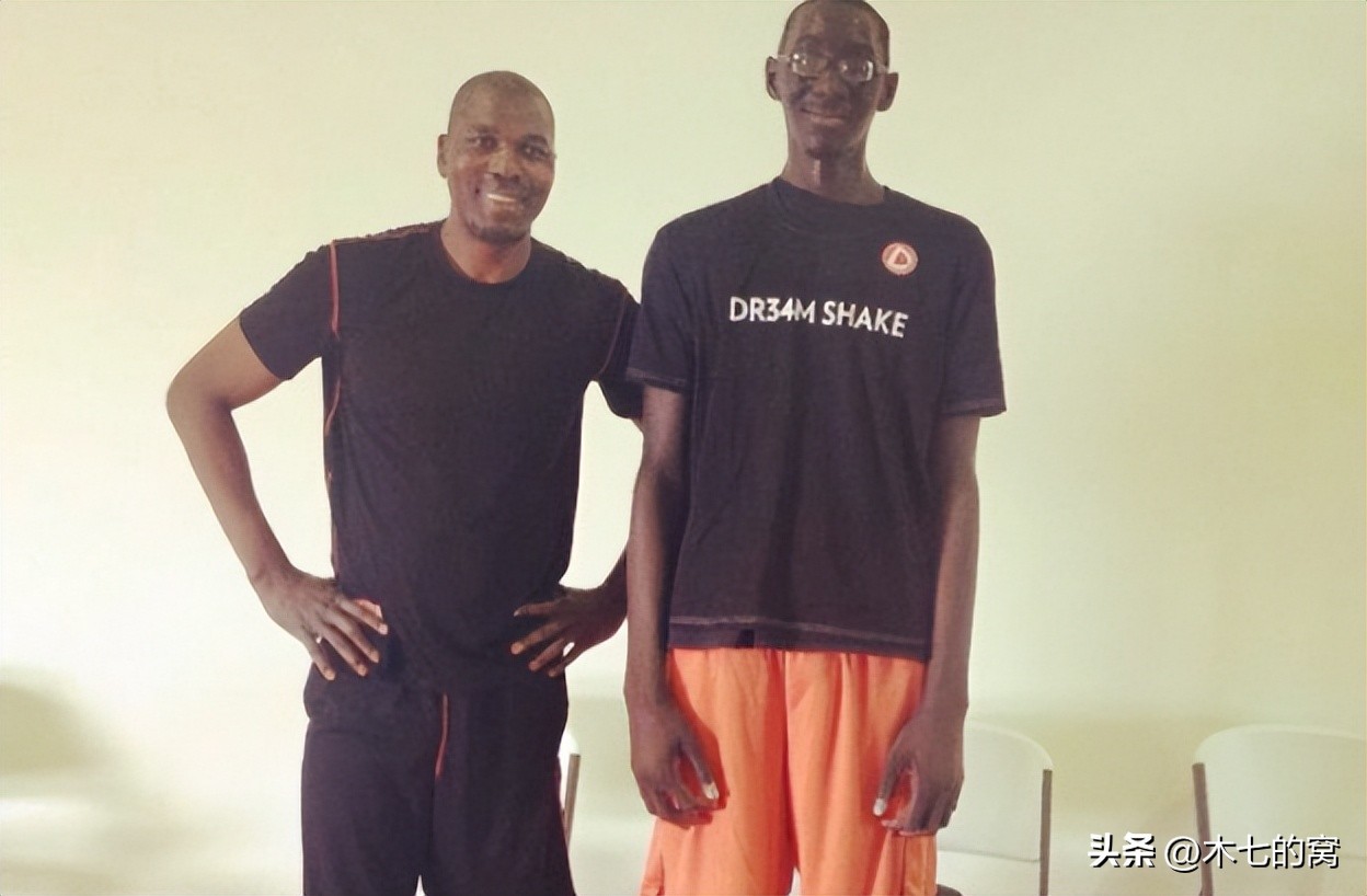 姚明塔科法尔巨无霸,塔科法尔身高231站立扣篮