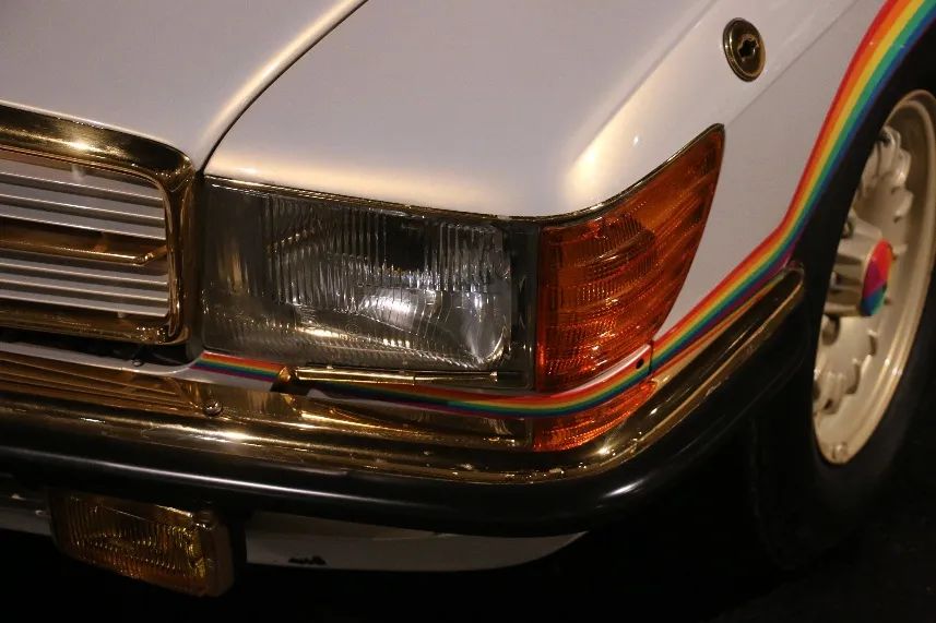 这个专开大车的中东浪子，最近搞了台两层楼高的悍马