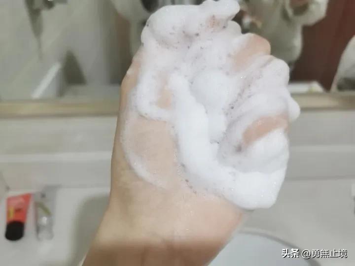 男士用什么洗面奶控油祛痘效果好,洗面奶男士控油祛痘印祛黑头推荐