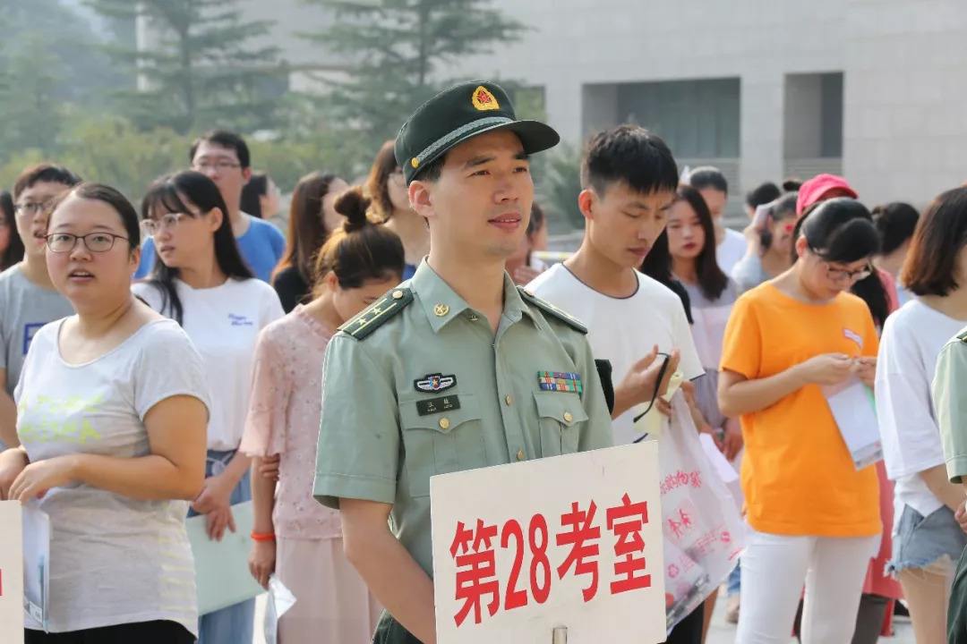 解放军招聘文职人员要什么条件,解放军招聘文职人员什么条件