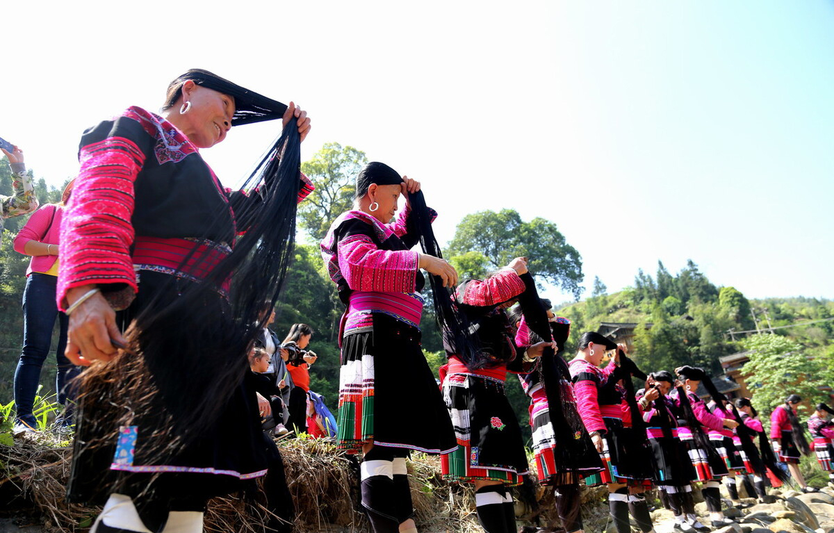 中国长发村女人剪长发视频,吉尼斯纪录长发女孩
