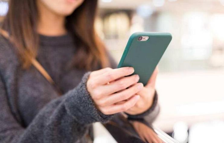 90后小伙和50岁大妈相亲完整视频,90后小伙专骗大龄大妈约会