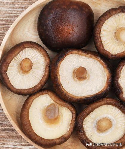 香菇烧鸡翅做法视频教程,香菇烧鸡翅根做法