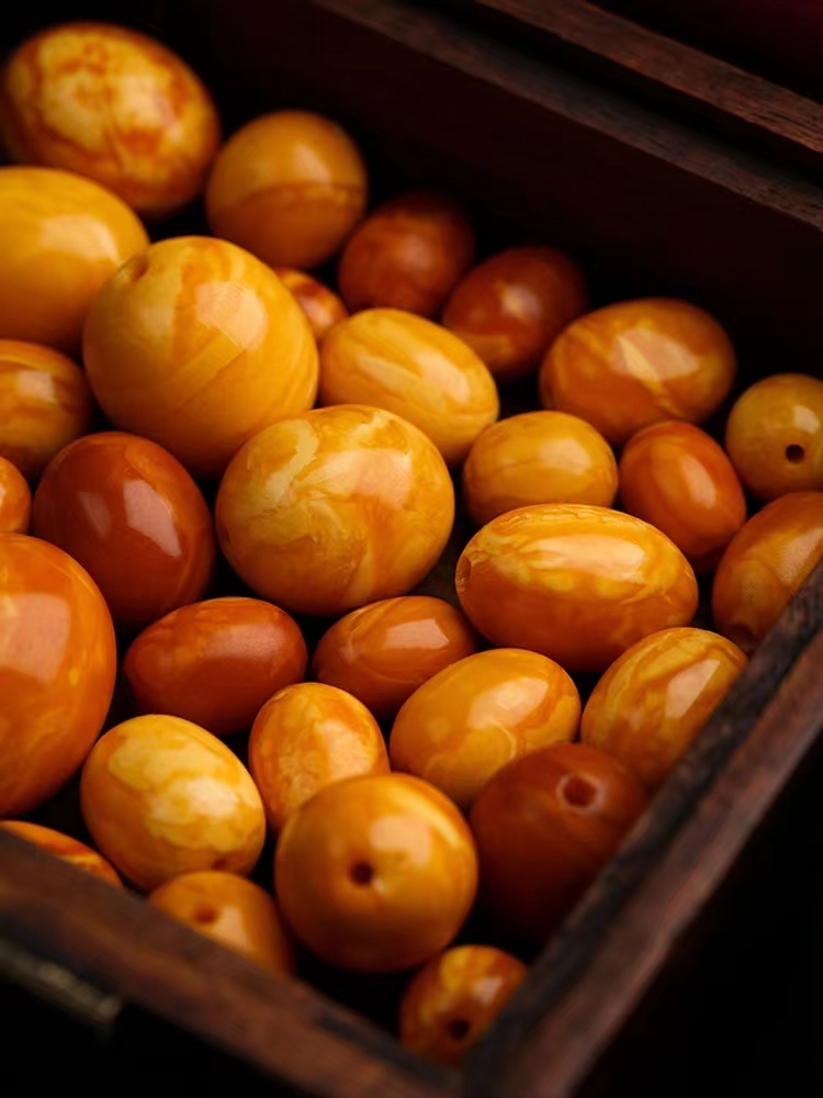 文玩的品种蜜蜡,蜜蜡是什么属性文玩