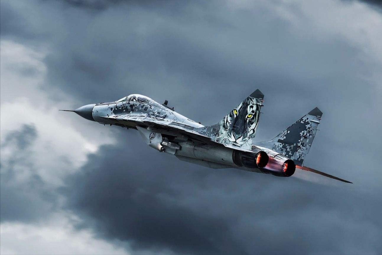 欲购新式战机，苏联用比拼喝酒刁难中方，林虎将军：把苏联人喝翻