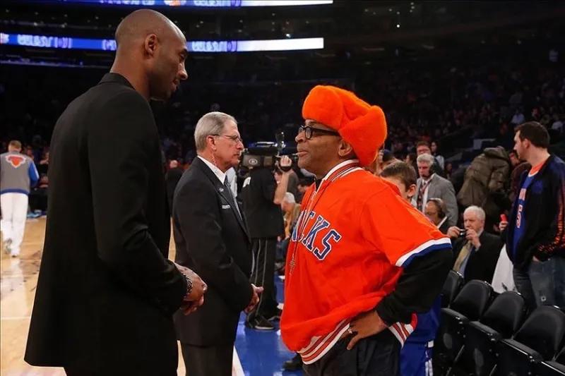 雷吉米勒斯派克李拥抱,雷吉米勒和库里视频通话