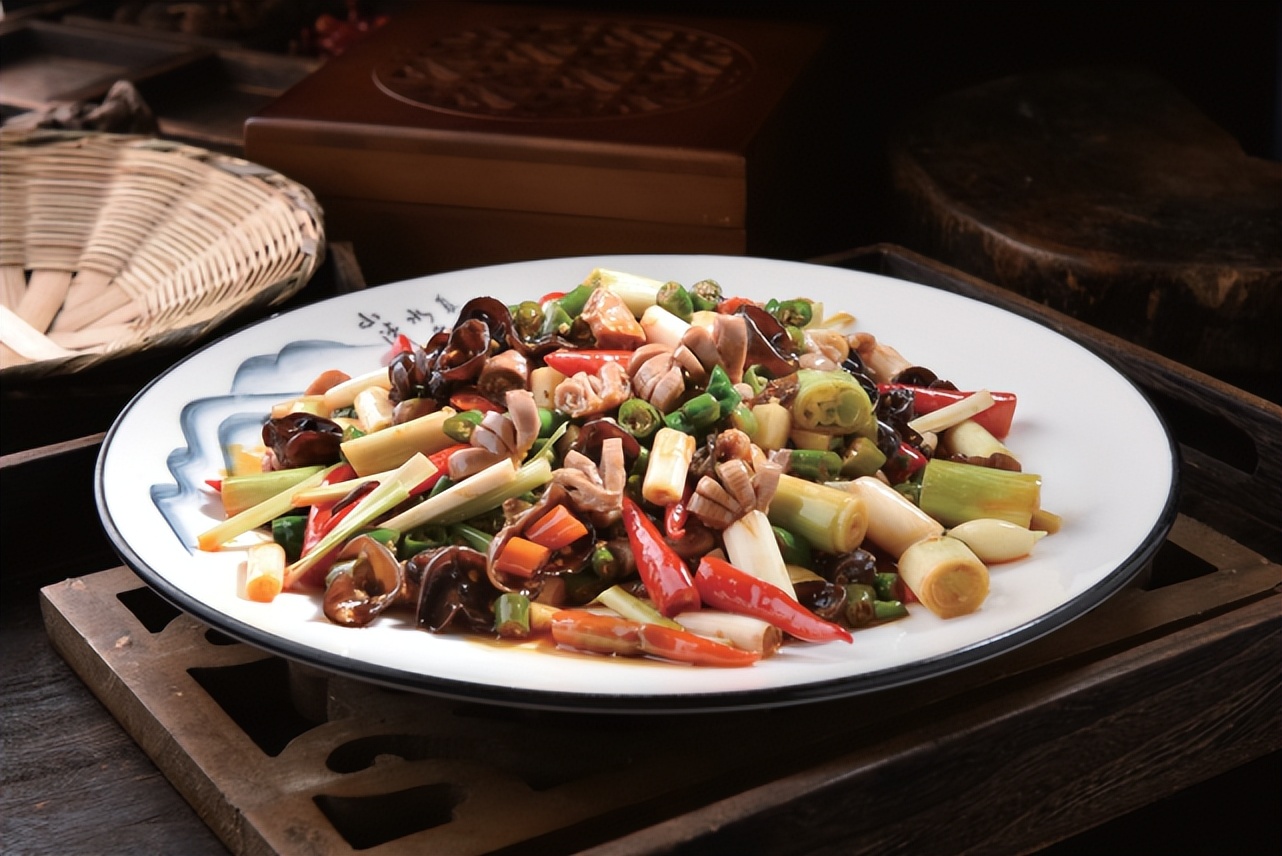 火爆脆肠,葱香乌鱼柳,韭香墨鱼仔,红汤芥香鸭掌,手撕风干兔...常见食材，丰富味型，旺销菜10例~