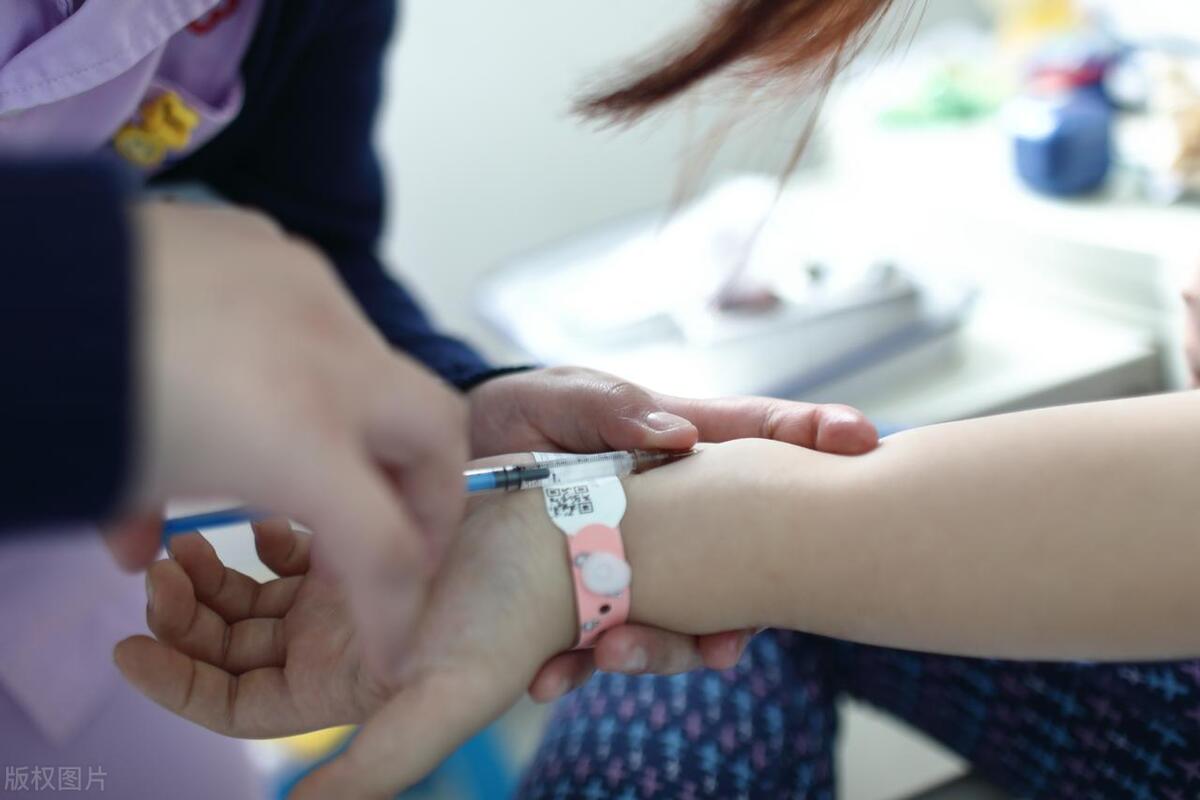 有娃的当心！“疱疹性咽峡炎”最近很猛，传染强，“中招”了超痛